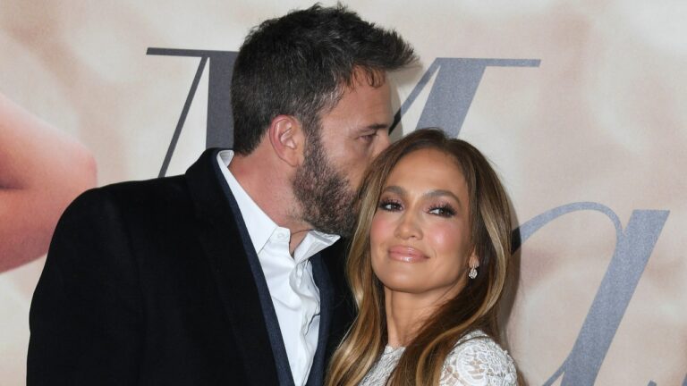 Jennifer Lopez reportedly wants to marry Ben Affleck “sooner rather than later”